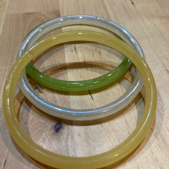 Gifted!!CLOSET CLOSING SALE 3 Glass Bangle bracelets - Picture 2 of 9